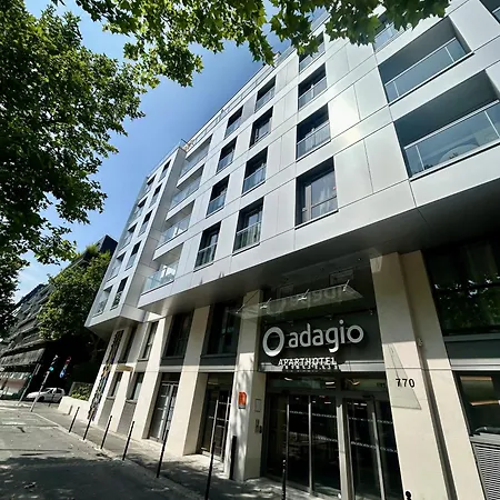 Adagio Paris 4*